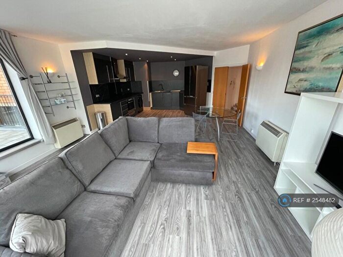 2 Bedroom Penthouse To Rent In South Parade, Leeds, LS1