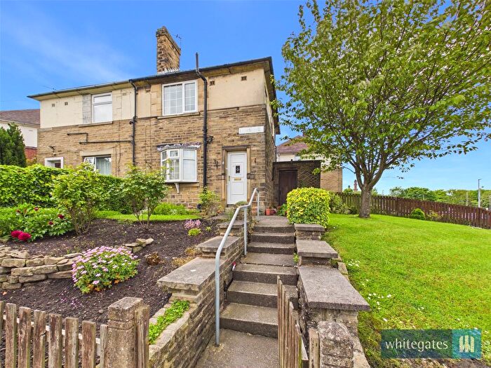 3 Bedroom Semi-Detached House For Sale In Louis Avenue, Bradford, West Yorkshire, BD5