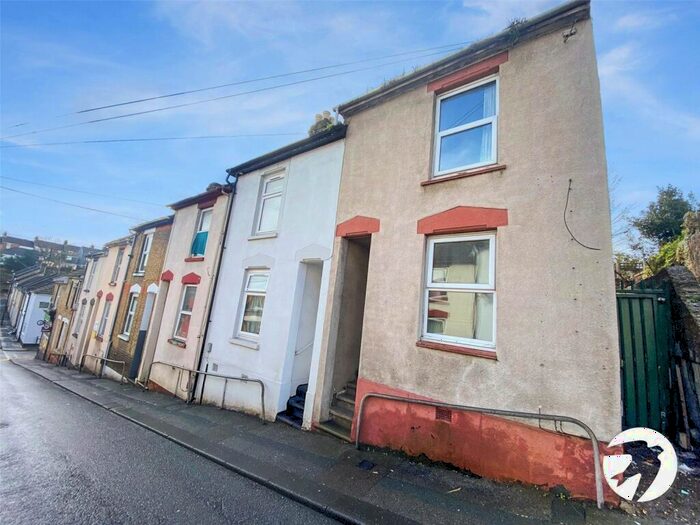 2 Bedroom End Of Terrace House To Rent In Southill Road, Chatham, Kent, ME4