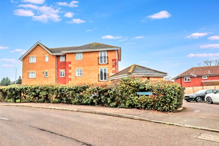 2 Bedroom Apartment For Sale In Pepys Court, Wickford, SS12