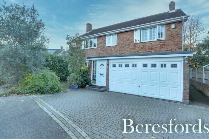 4 Bedroom Detached House For Sale In Glanmead, Shenfield, CM15