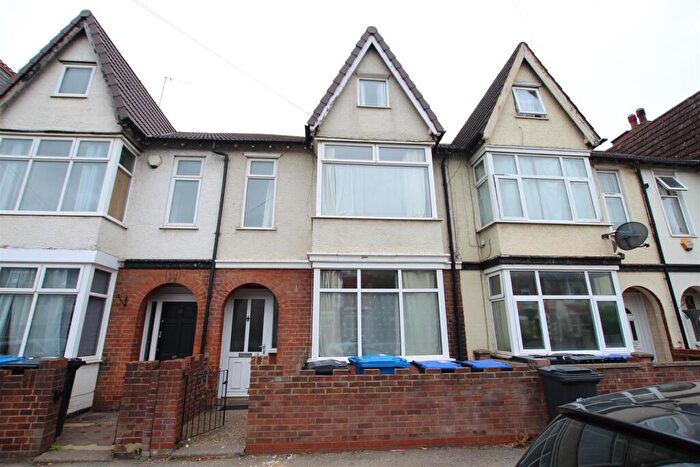 4 Bedroom House To Rent In Kingsthorpe Grove, Northampton, NN2