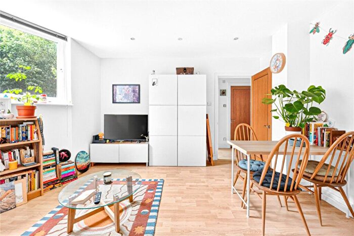 1 Bedroom Flat For Sale In Belgrave Road, London, E11