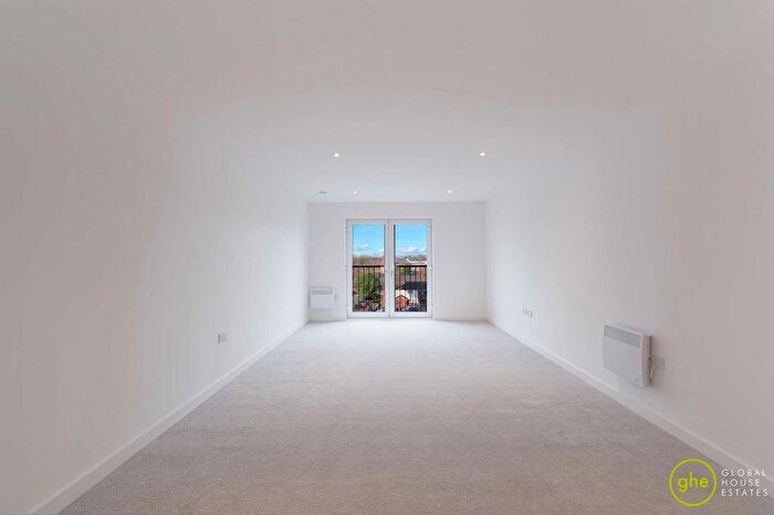 2 Bedroom Flat To Rent In Grant Court, Salford, Manchester, M5
