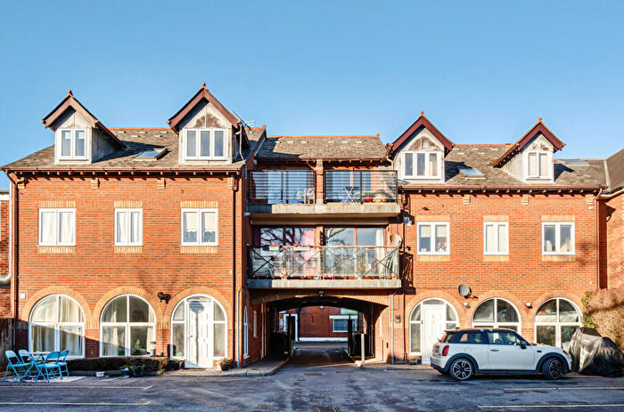2 Bedroom Flat For Sale In Shore Road, Warsash, Hampshire, SO31