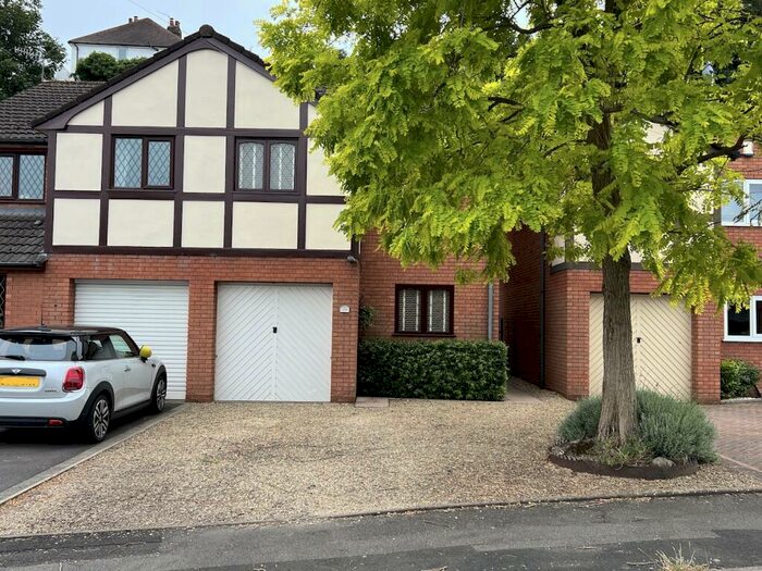 3 Bedroom Semi Detached House To Rent In Stourbridge - Sandyacre Way, DY8