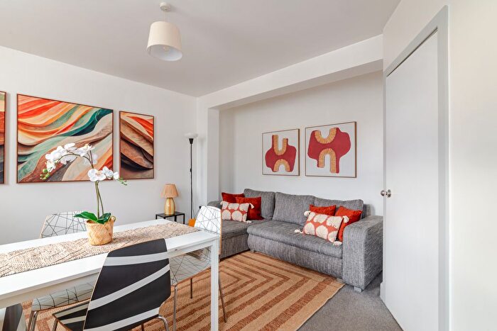 1 Bedroom Flat To Rent In Shepherds Bush Road, London, W6