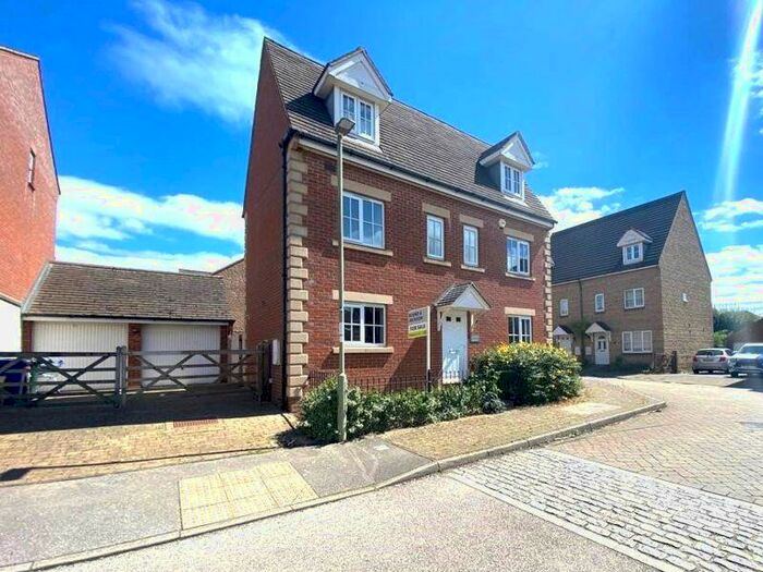 6 Bedroom Detached House For Sale In Jasmine House, Ashmead Road, Banbury., OX16