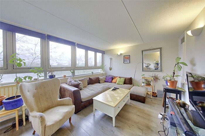 4 Bedroom Flat To Rent In Francis Chichester Way, London, SW11