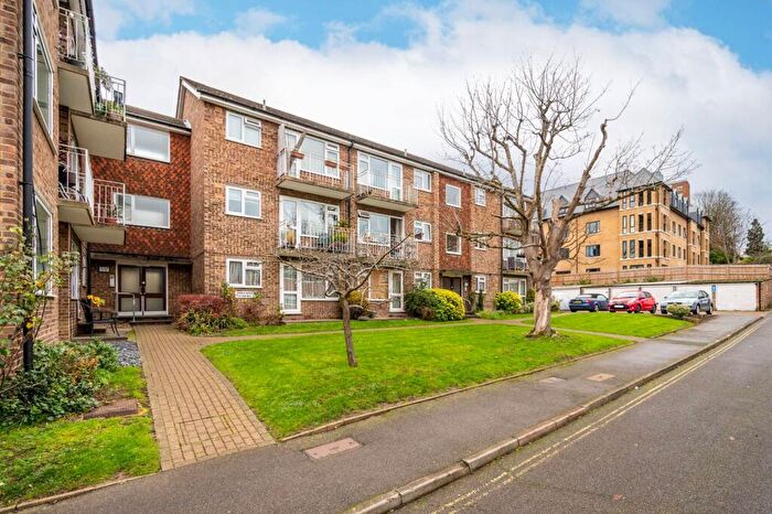 2 Bedroom Flat For Sale In Crescent Road, Kingston, Kingston Upon Thames, KT2