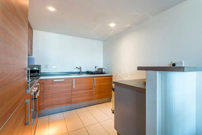 1 Bedroom Flat To Rent In Falcon Wharf, Battersea, London, SW11