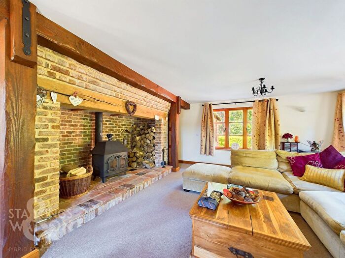 4 Bedroom Detached House For Sale In Norwich Road, Strumpshaw, Norwich, NR13