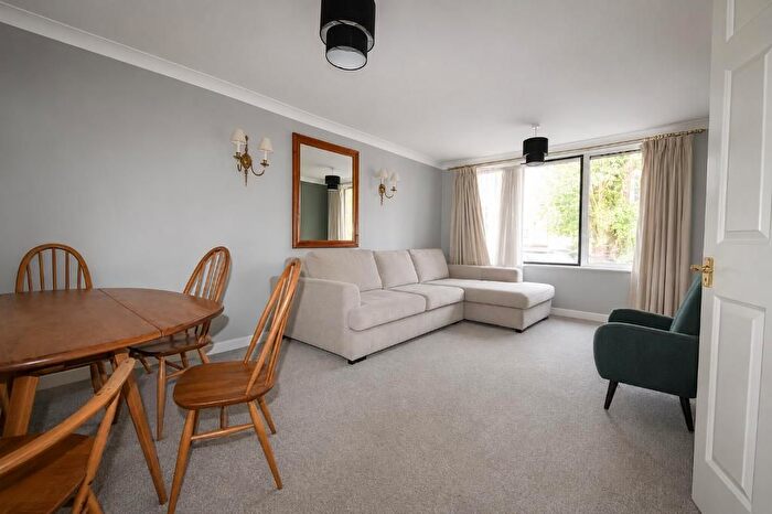 2 Bedroom Flat To Rent In Regency Street, Westminster, London, SW1P