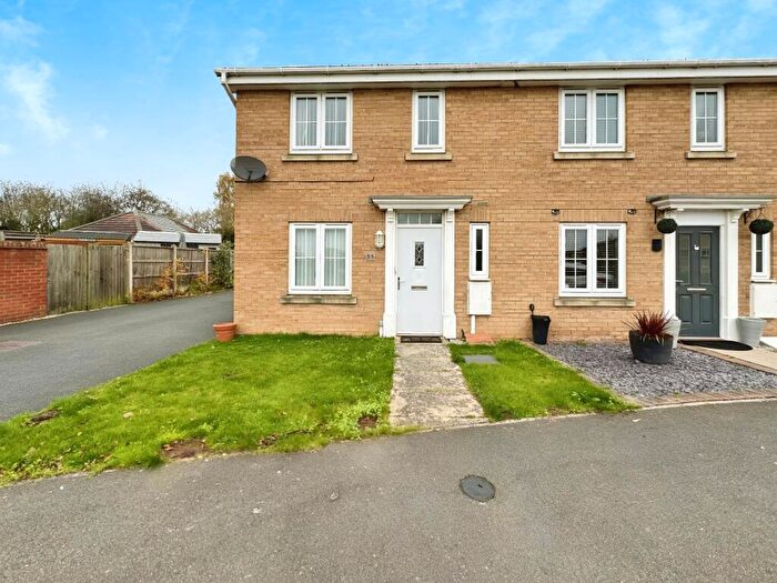 3 Bedroom End Of Terrace House To Rent In Roundhouse Crescent, Worksop, Nottinghamshire, S81