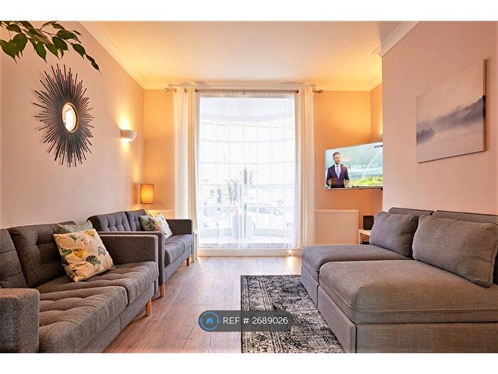 2 Bedroom Maisonette To Rent In Hotwell Road, Bristol, BS8