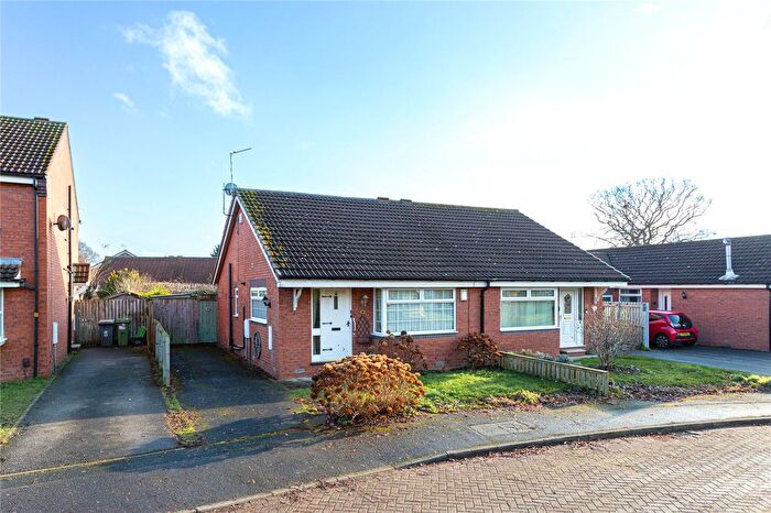 2 Bedroom Bungalow For Sale In Kitemere Place, York, North Yorkshire, YO24