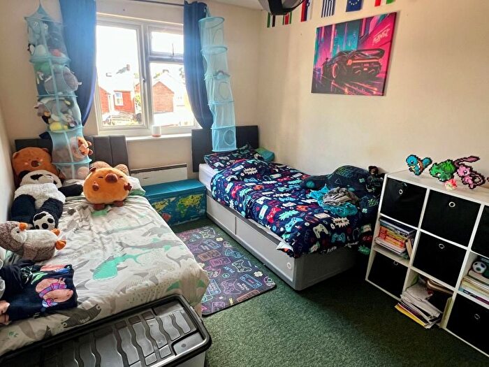 2 Bedroom Flat For Sale In Broadway Park, Stevenson Close, Wimborne, BH21