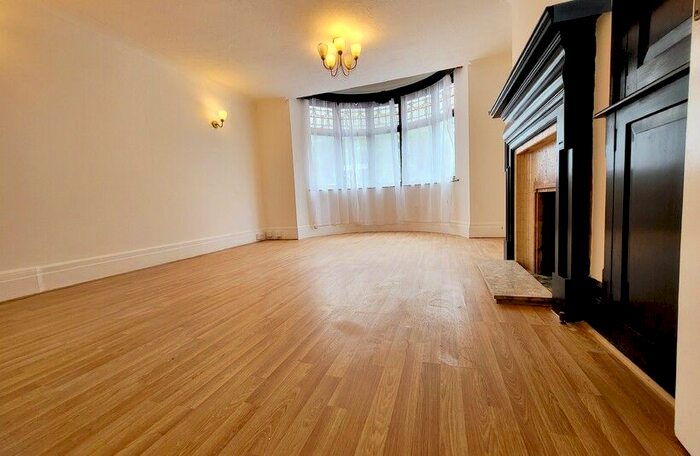 1 Bedroom Flat To Rent In Warrior Court, Warrior Square East, Southend-On-Sea, Essex, SS1