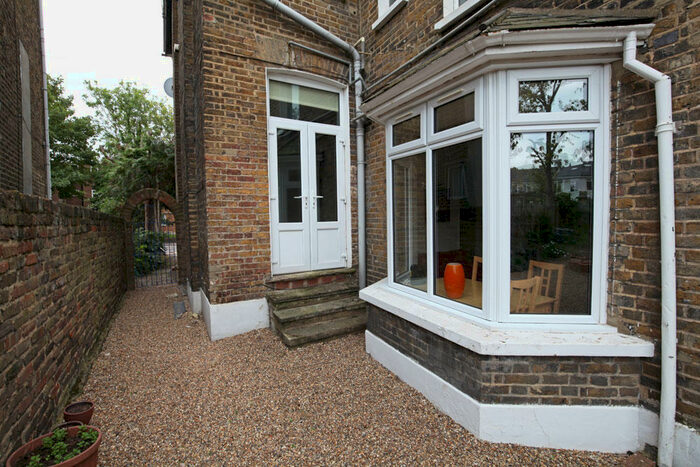 2 Bedroom Flat To Rent In Hainault Road, Leytonstone, E11