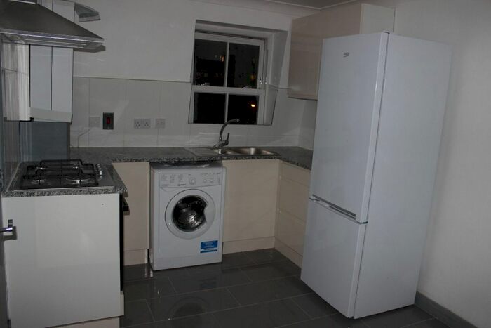 4 Bedroom Flat To Rent In King's Cross Road, London, WC1X