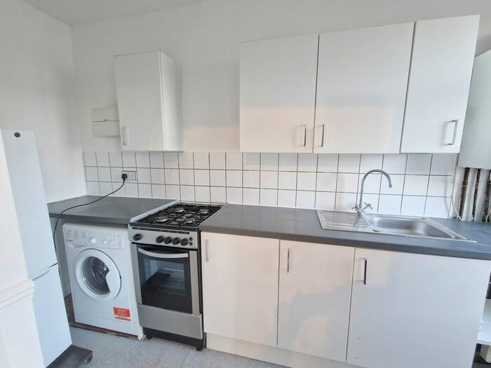 1 Bedroom Flat To Rent In Meads Lane, Seven Kings, Ilford, IG3