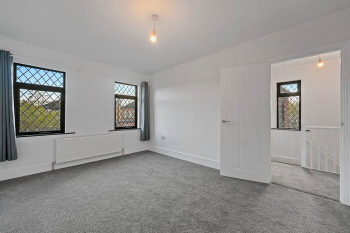 3 Bedroom Semi-Detached House To Rent In Roman Road, Luton, LU4