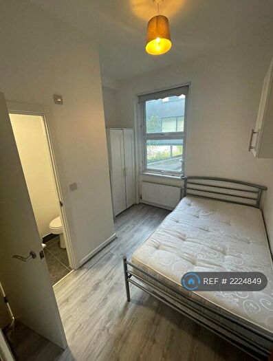 Studio To Rent In Rufford Mews, London, N1