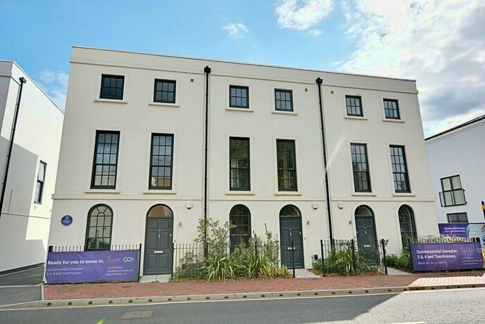 4 Bedroom Town House To Rent In Carriage Court, A North Road, SG14
