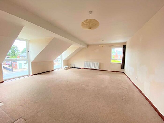 3 Bedroom Duplex To Rent In Wallace Drive, Eaton Bray, LU6