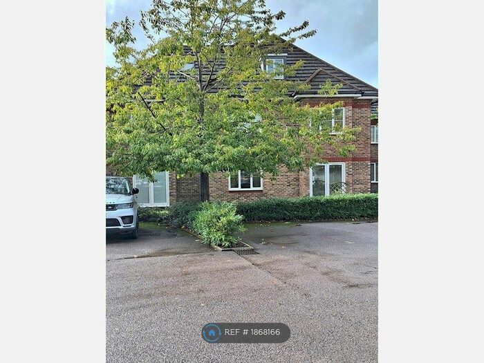 1 Bedroom Flat To Rent In Woodgate Close, Cobham, KT11