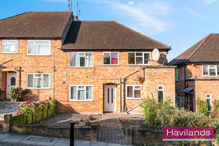2 Bedroom Maisonette For Sale In The Glade, London, N21