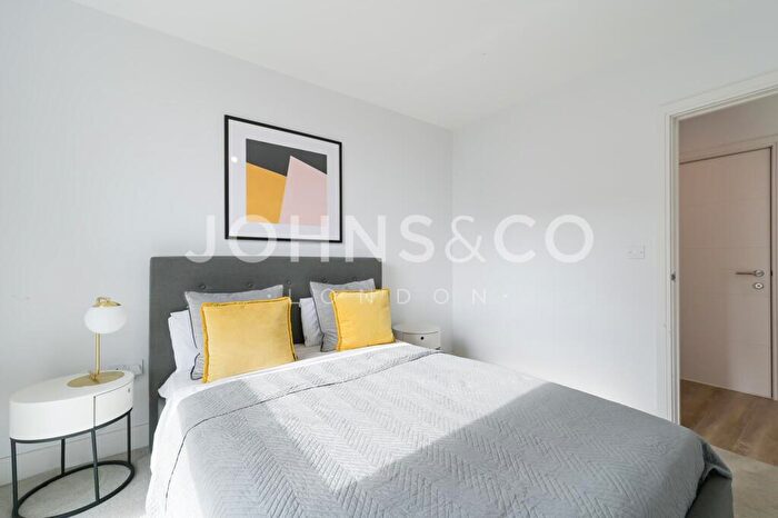 2 Bedroom Apartment To Rent In Horlicks Quarter, Slough, Berkshire, SL1