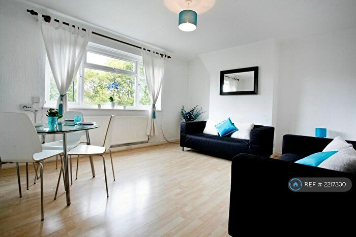 3 Bedroom Flat To Rent In Hemsworth Court, London, N1