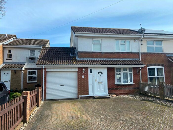3 Bedroom Link Detached House To Rent In Ventnor Road, Gosport, PO13