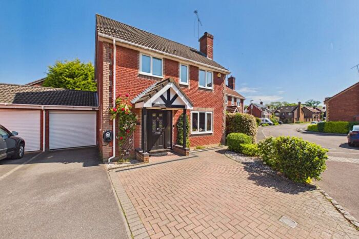 3 Bedroom Detached House For Sale In Woodward Close, Winnersh, Wokingham, Berkshire, RG41