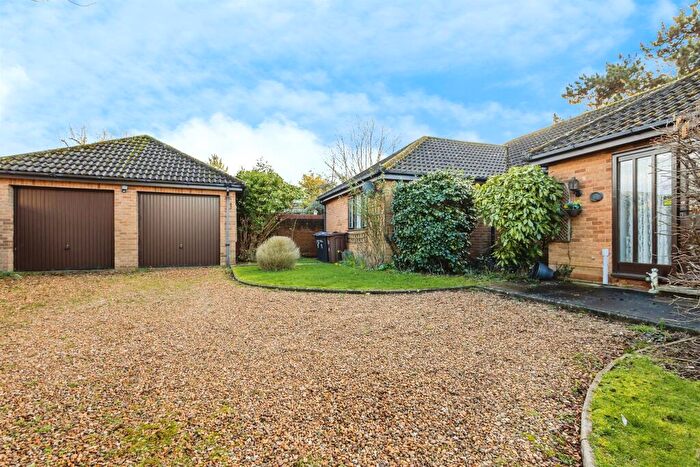 4 Bedroom Detached Bungalow For Sale In Firs Court, Hardingstone, Northampton, NN4