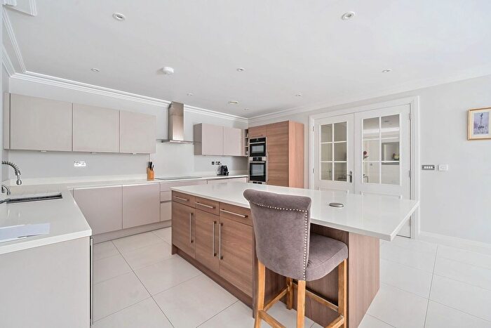 2 Bedroom Flat To Rent In Sunningdale Heights, Sunningdale, SL5