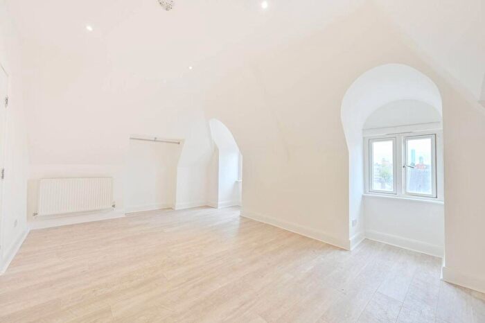 3 Bedroom Flat To Rent In Craven Park Road, Harlesden, London, NW10