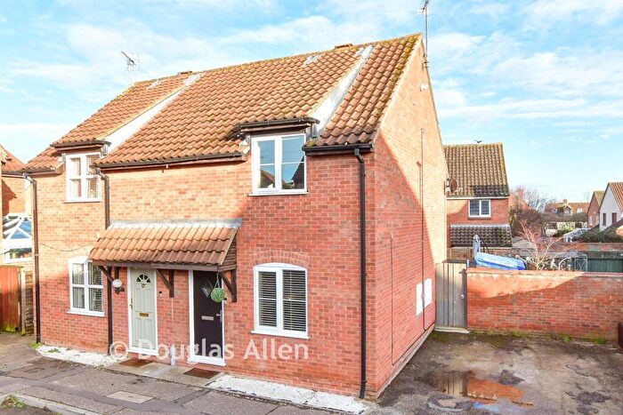 2 Bedroom Semi Detached House For Sale In Collingwood Road, South Woodham Ferrers, Chelmsford, Essex, CM3