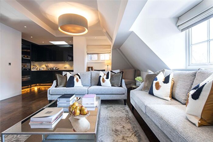 2 Bedroom Flat To Rent In Duke Street, Mayfair, London, W1K