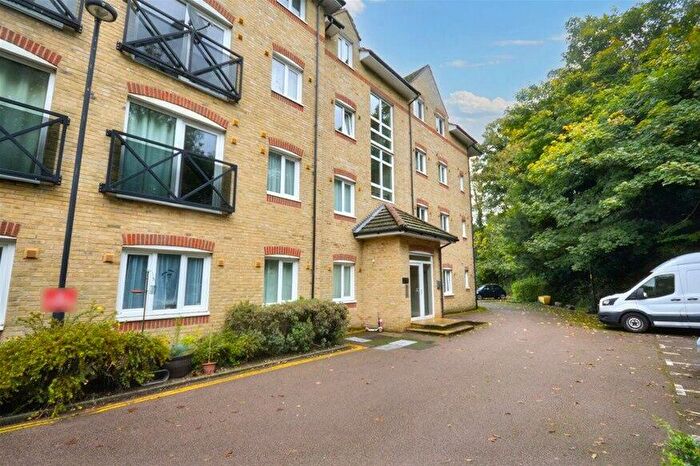2 Bedroom Flat To Rent In Malin Court, Hardings Close, Hemel Hempstead, HP3