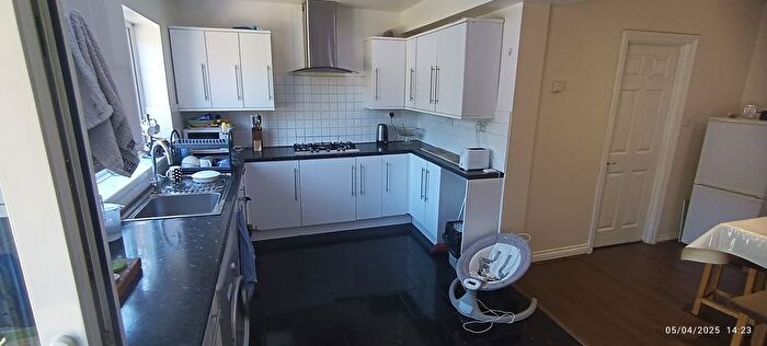 3 Bedroom Semi-Detached House To Rent In Manford Y, Chigwell/Hainault, IG7