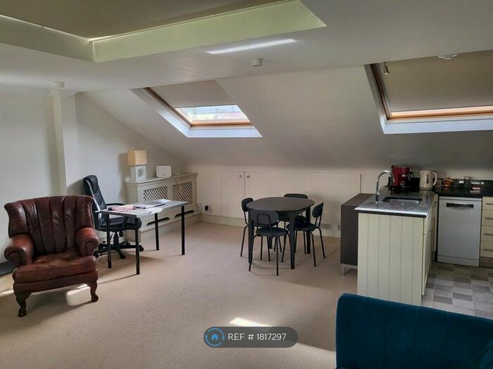 2 Bedroom Maisonette To Rent In Edith Road, London, W14