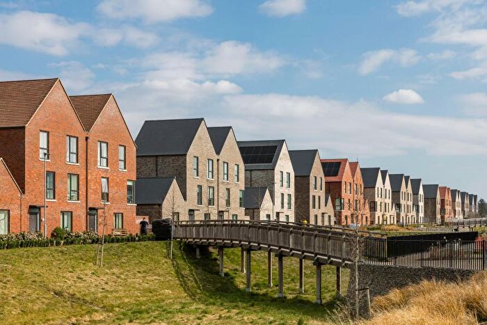 4 Bedroom Semi-Detached House For Sale In Newmarket Road, Cambridge, CB5