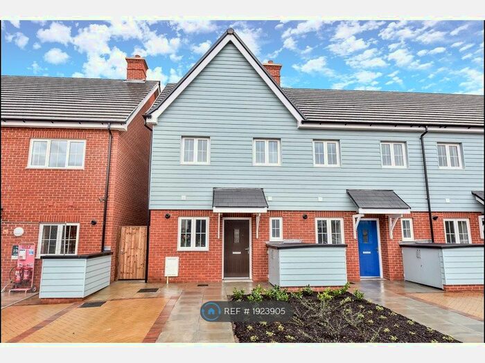 2 Bedroom End Of Terrace House To Rent In Marunden Green, Slough, SL2