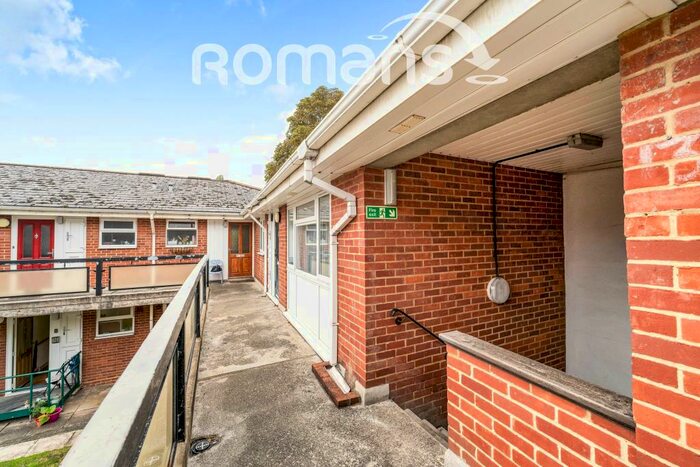 1 Bedroom Flat To Rent In Abbey Court, GU9