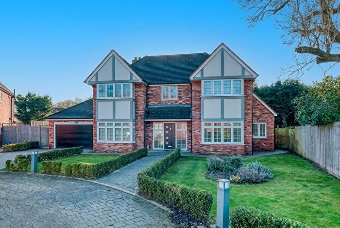 5 Bedroom Detached House For Sale In Silverbirch Close, Dickens Heath, B90