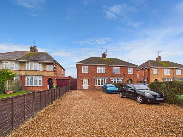 3 Bedroom Semi Detached House For Sale In Fulbridge Road, Werrington, PE4