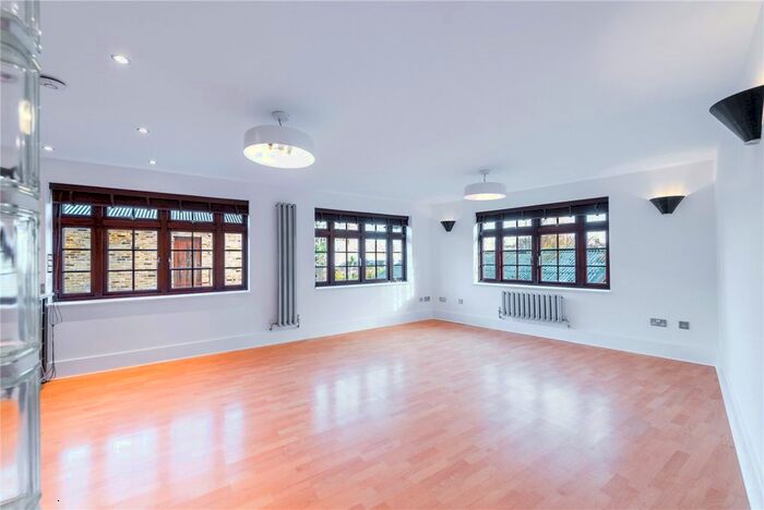 2 Bedroom Flat To Rent In Blake Mews, Kew, Richmond, Surrey, TW9