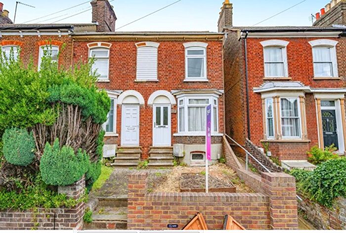 3 Bedroom End Of Terrace House To Rent In West Street, Dunstable, Bedfordshire, LU6